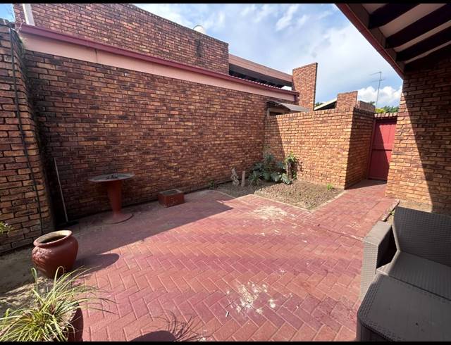 3 BEDROOM HOUSE TO LET IN VANDERBIJLPARK CW 3